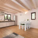Z Ogrodem W Strzezenicach By Renters Сasa de vacaciones *